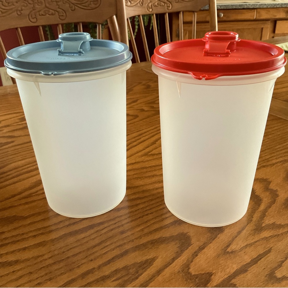 Vintage Tupperware 1 Qt. (4 Cups) Round Containers (Set of 2)